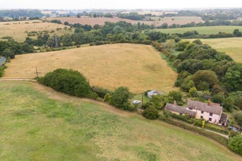 Valley Farm Drive, Sproughton... 4 bed semi