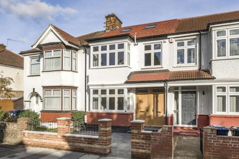 Croft Gardens, Hanwell, London, W7 3 bed flat for sale