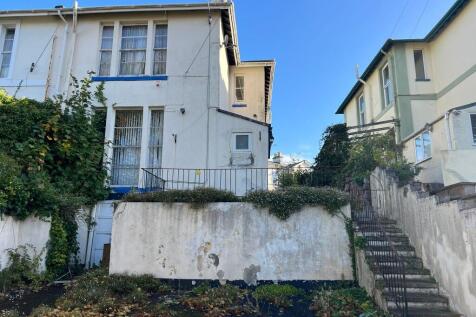 6 bedroom semi-detached house for sale