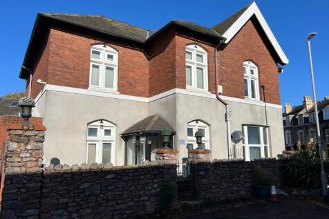 4 bedroom end of terrace house for sale