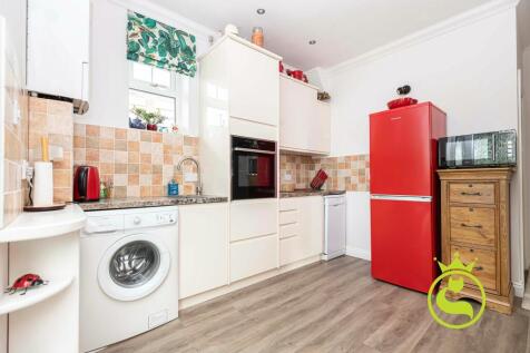 1 bedroom ground floor flat for sale