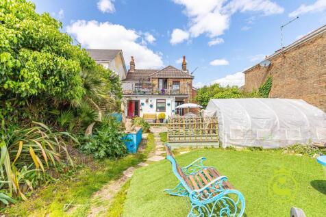 Albert Road, Poole BH12 3 bed detached house for sale
