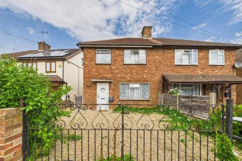 Kingshill Avenue, Romford RM5 3 bed semi