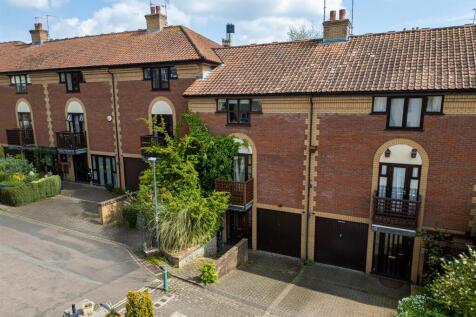 6 bedroom house for sale