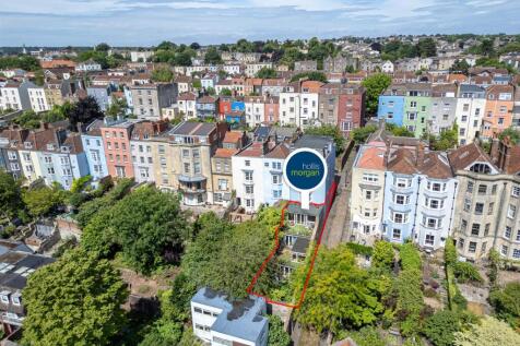 4 bedroom flat for sale