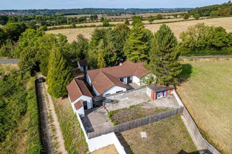 6 bedroom detached house for sale