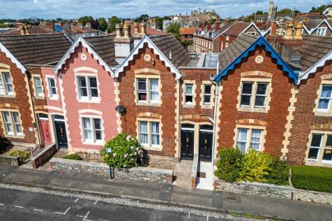 4 bedroom terraced house for sale