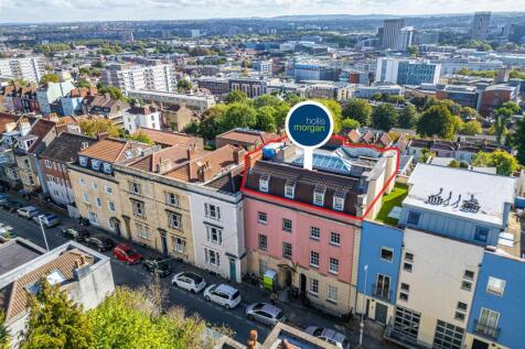 3 bedroom flat for sale