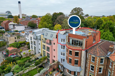 3 bedroom flat for sale