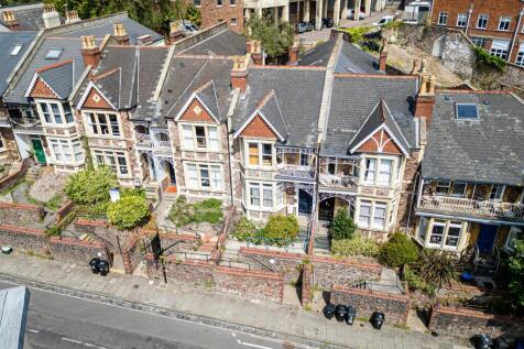 4 bedroom terraced house for sale