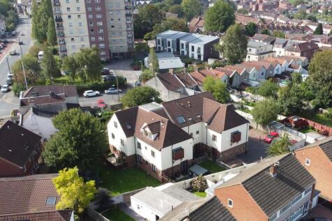 2 bedroom flat for sale