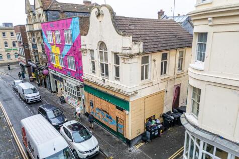 8 bedroom house for sale