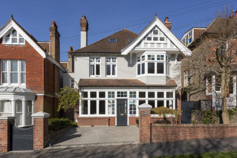 8 bedroom detached house for sale