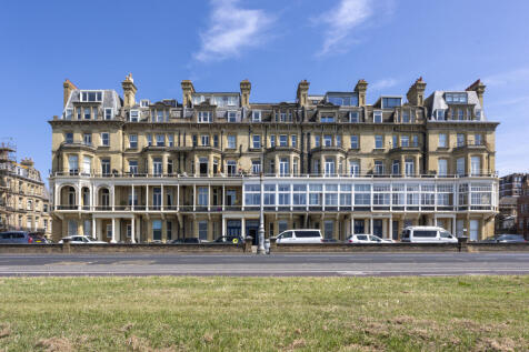 Kings Gardens, Hove, BN3 3 bed apartment for sale