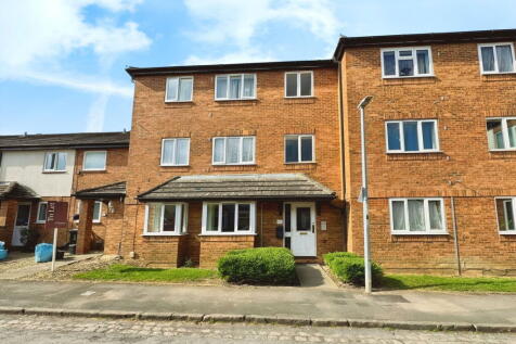 Rose Street, Rodbourne, Swindon, SN2 2HZ 2 bed flat for sale