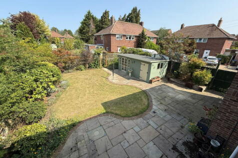5 bedroom semi-detached house for sale