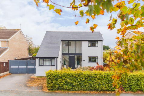 Merlin Way, Covingham, Swindon, SN3 5AN 4 bed detached house for sale