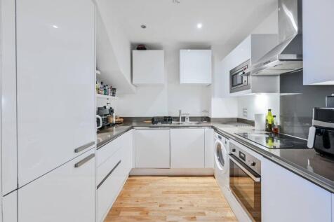 3 bedroom maisonette for sale