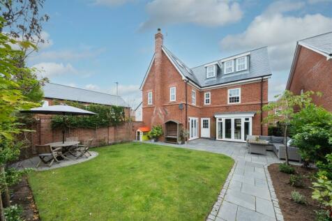 6 bedroom detached house for sale