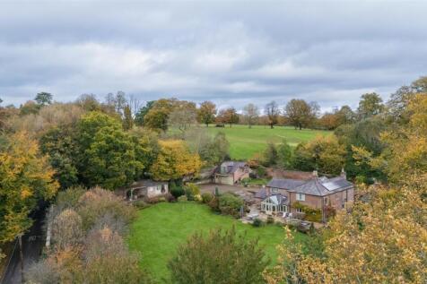 An outstanding detached family home... 6 bed detached house for sale