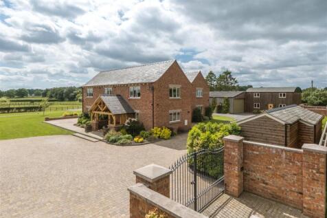 An outstanding detached family... 5 bed detached house for sale