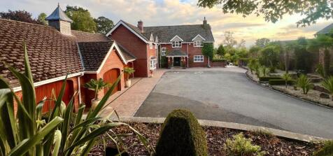 6 bedroom detached house for sale
