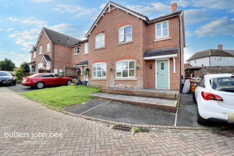 Briarwood Court, Winsford 4 bed end of terrace house for sale
