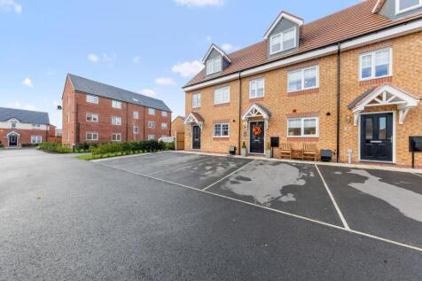 3 bedroom town house for sale