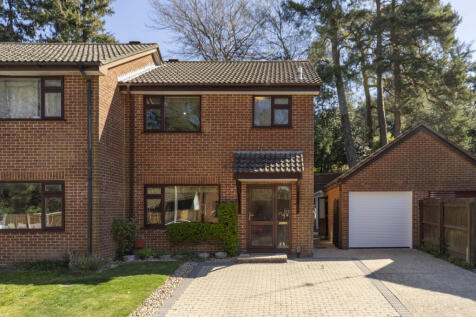 3 bedroom semi-detached house for sale