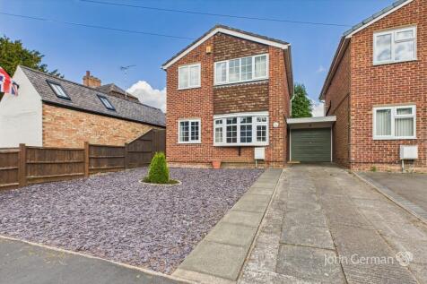 3 bedroom link detached house for sale