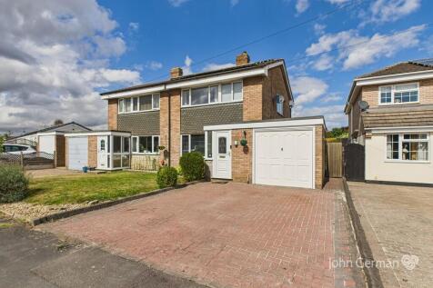 3 bedroom semi-detached house for sale