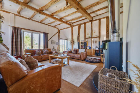 Bury St. Edmunds IP31 4 bed barn conversion for sale