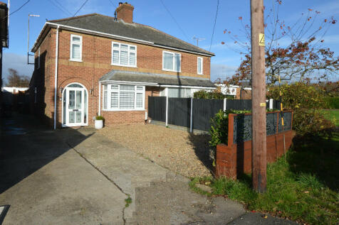 3 bedroom semi-detached house for sale