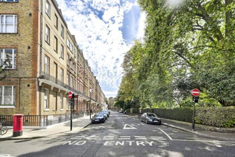 Nevern Square, Earls Court, London, SW5 2 bed flat for sale