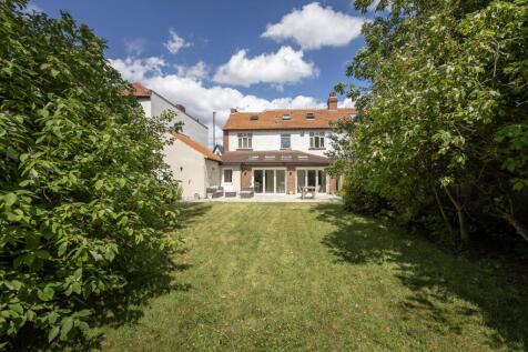 Kenton Road, Gosforth, Newcastle upon... 5 bed semi