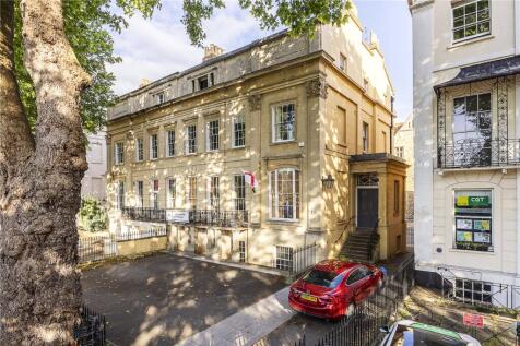 6 bedroom semi-detached house for sale