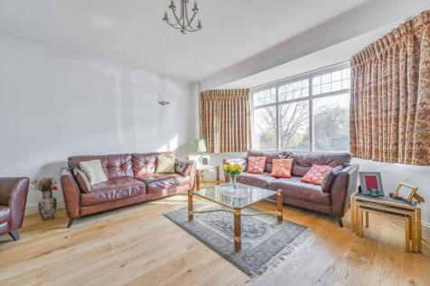 6 bedroom detached house for sale