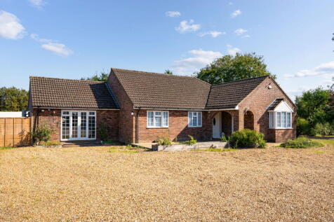 Howards Lane, Cardinals Green 4 bed detached bungalow for sale