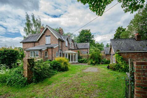 Salters Ford, Barnton, Northwich, CW8 2 bed cottage for sale