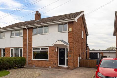 3 bedroom semi-detached house for sale