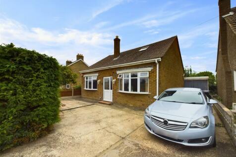 4 bedroom detached bungalow for sale