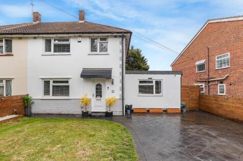 4 bedroom semi-detached house for sale