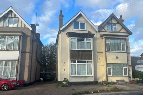 High Street, Walton on the Naze, CO14 5 bed semi