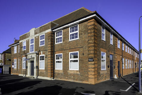 High Road West, Felixstowe, Suffolk... 2 bed apartment for sale