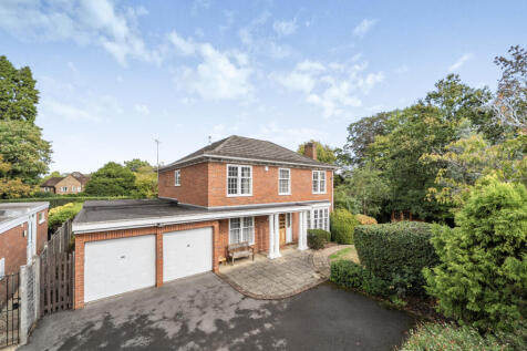Pembroke Gardens, Surrey GU22 5 bed detached house for sale