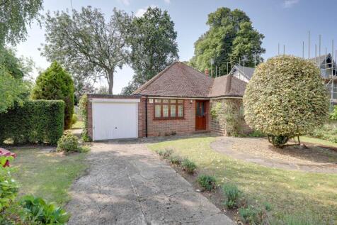 Wincroft Road, Caversham Heights... 3 bed detached bungalow for sale