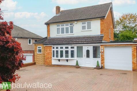 4 bedroom link detached house for sale