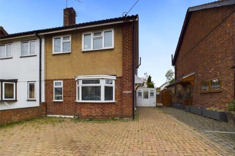 Buller Road, Basildon, Essex, SS15 3 bed semi