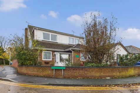Nicholl Road, Basildon, Essex, SS15 4 bed detached house for sale