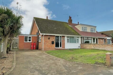 2 bedroom semi-detached bungalow for sale